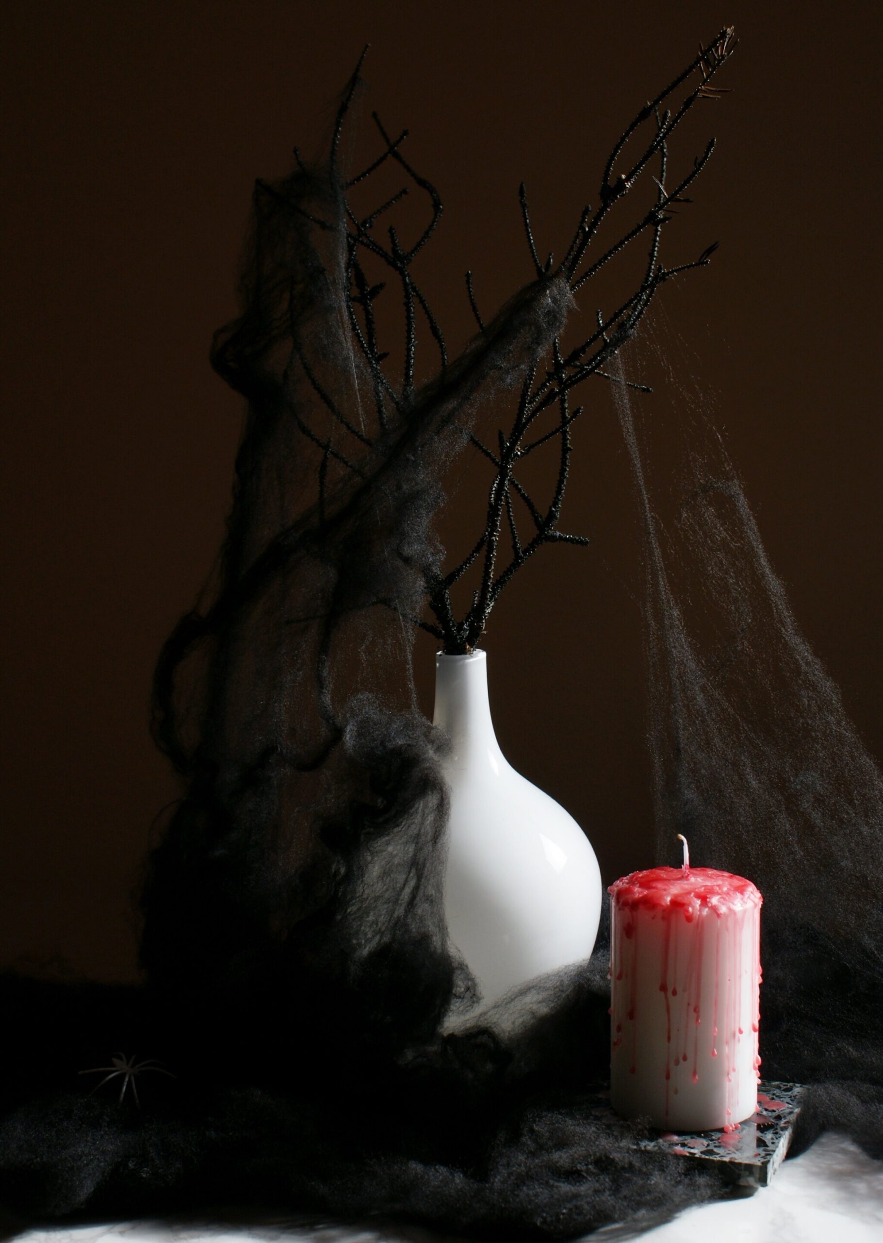 diy halloween decorations home ideas bleeding blood candle black twigs spider faidate idee decor candela sangue francinesplaceblog 1.JPG