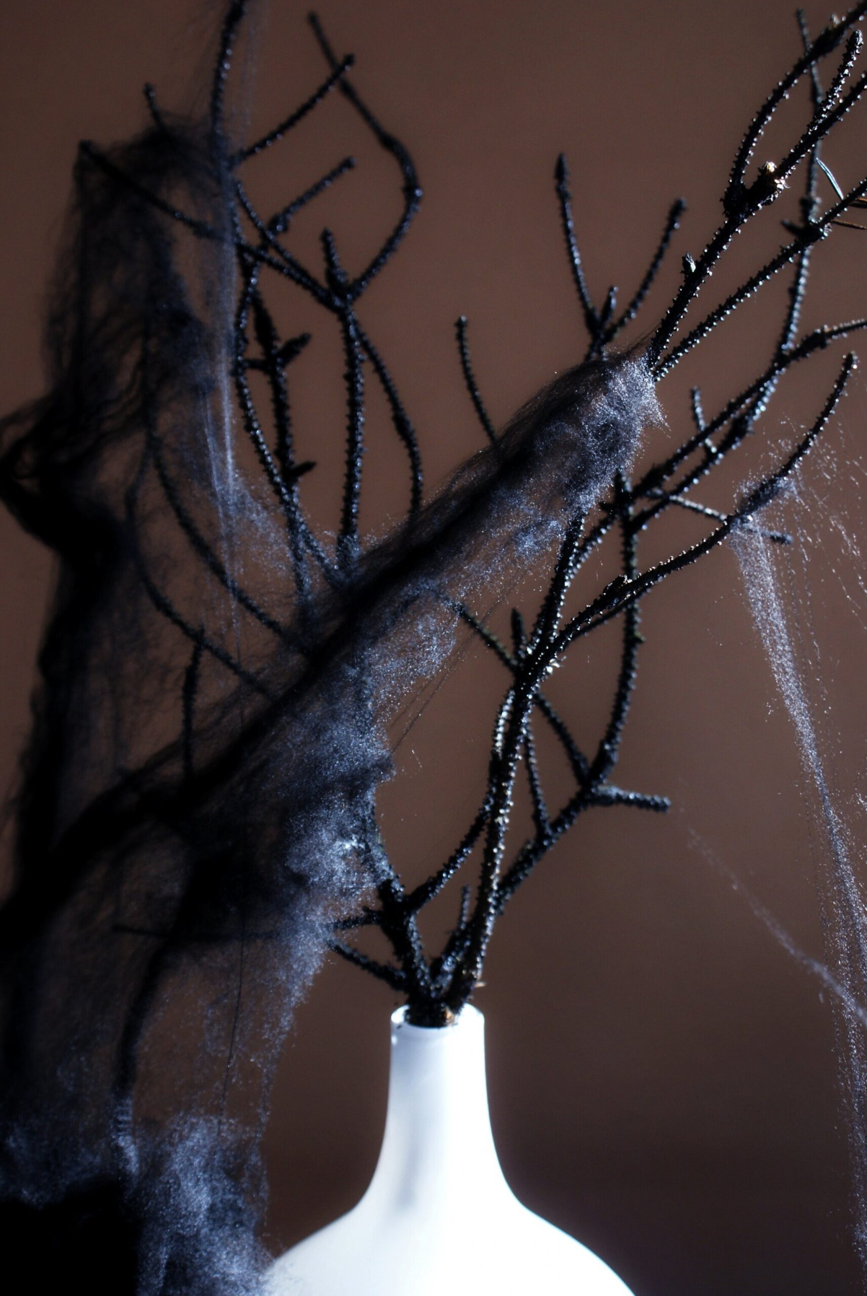 diy halloween decorations home ideas bleeding blood candle black twigs spider faidate idee decor candela sangue francinesplaceblog 1.JPG6