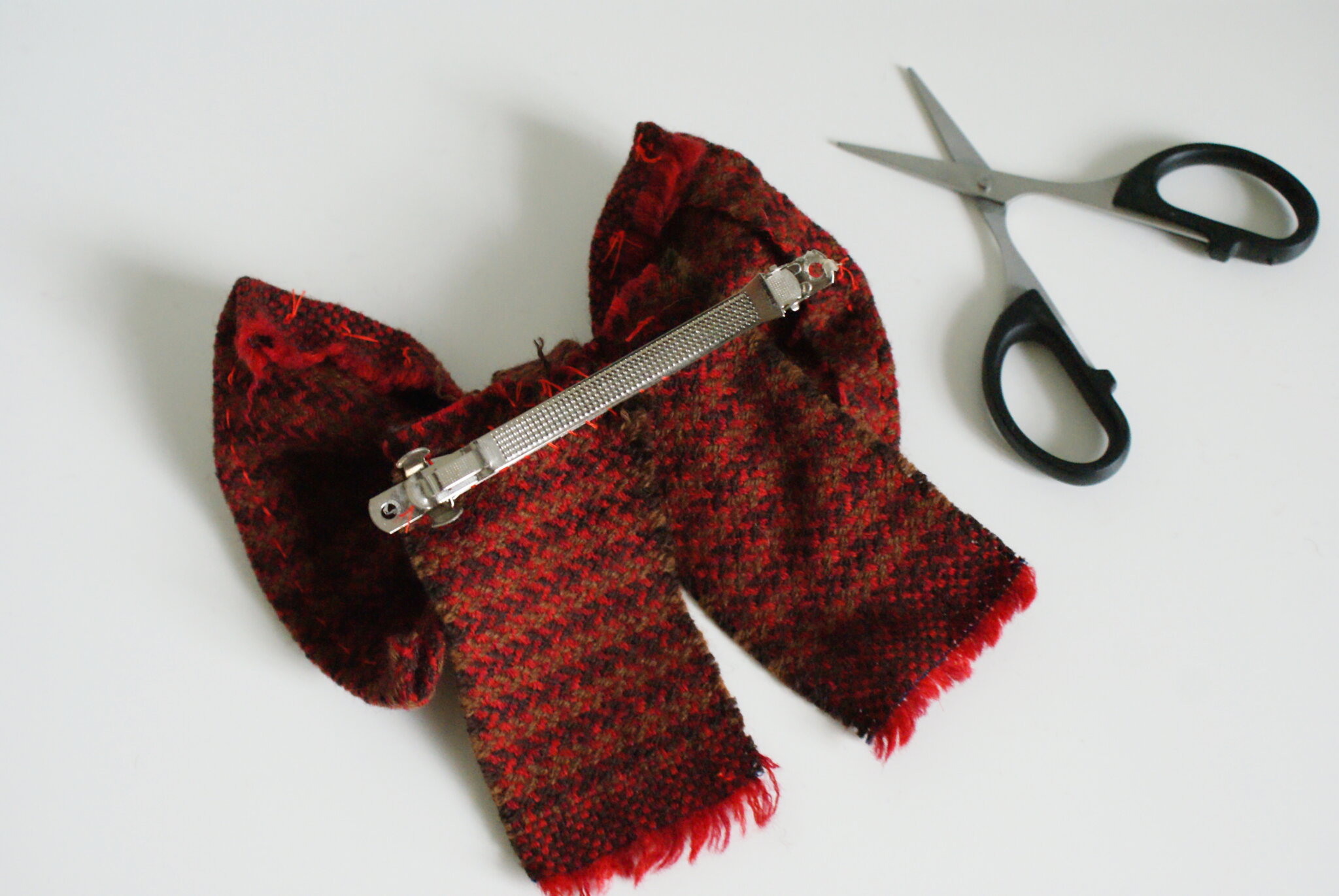 diy tartan hair wool bow clip tutorial
