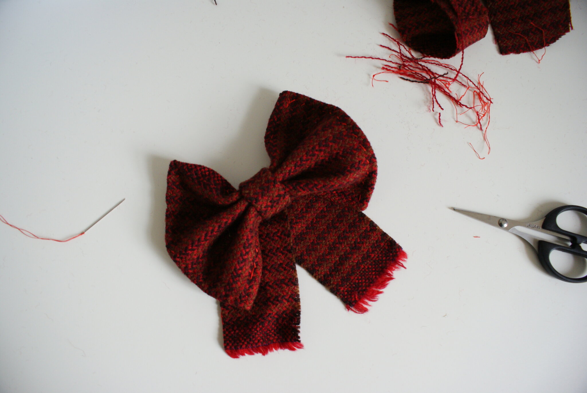 diy tartan bow hair clip easy handmade accessory festive outfits christmas tutorial 